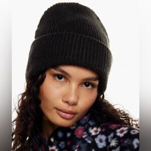 Aritzia/Sunday Best Short Cuffed Beanie